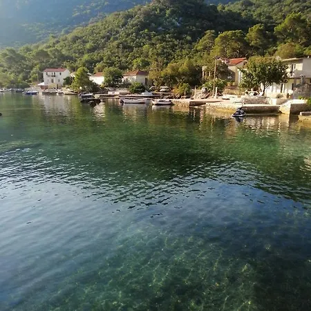Calm Lagoon At Sea Okuklje